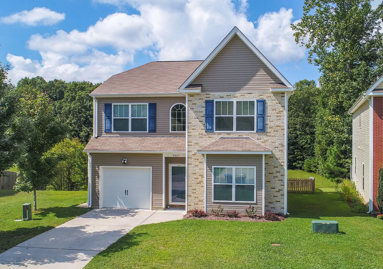 Spacious 4 Bedroom 2.5 Bath Near Willimasburg, Va! — Photo 1