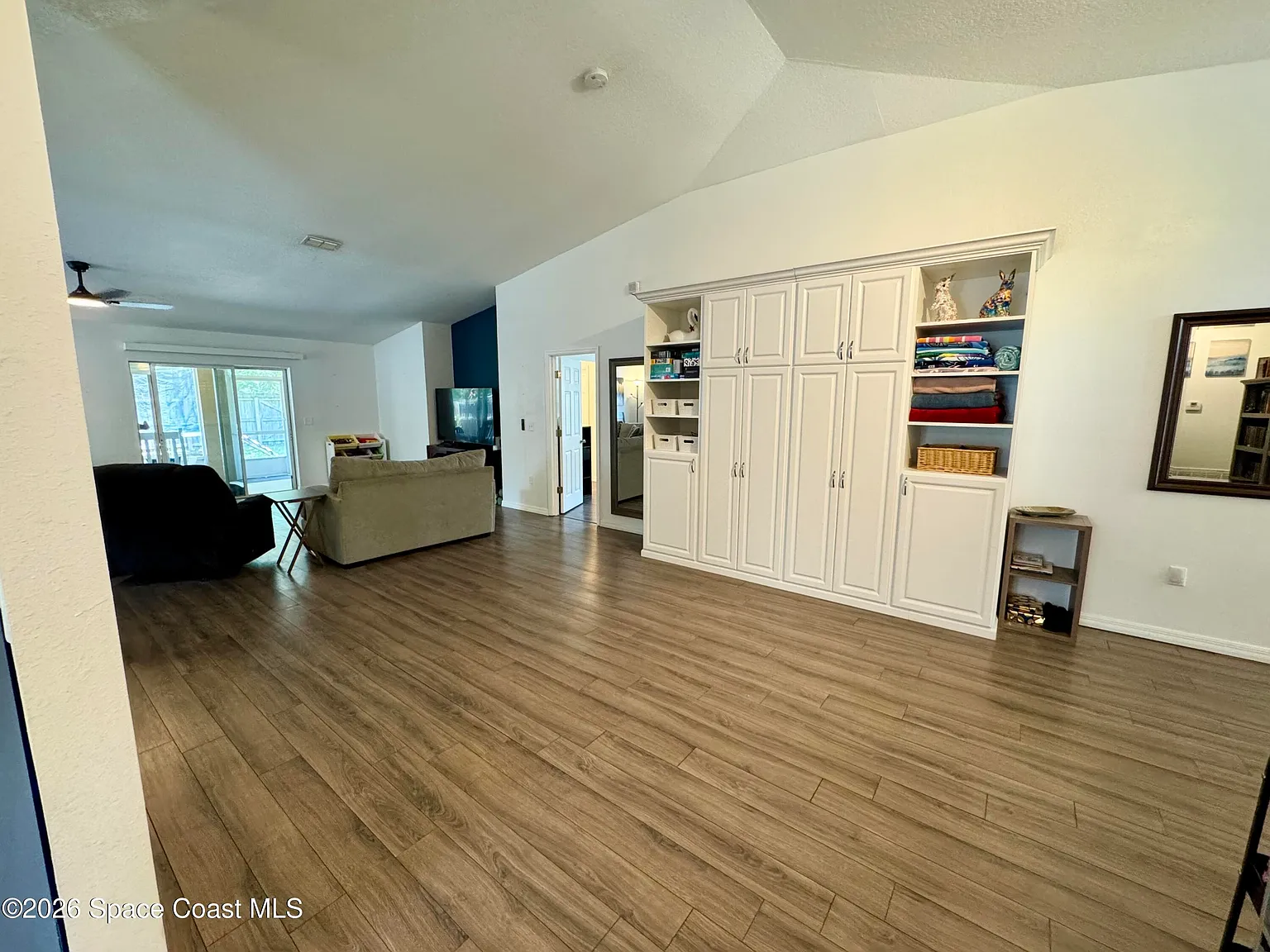 3 bed, 2.0 bath, 1874 sqft, $2,400 — Photo 3