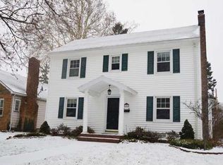 101 Charlton Rd, Rochester, NY 14617