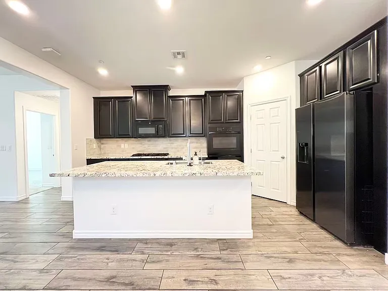 925 Bayberry Ridge St — Photo 4