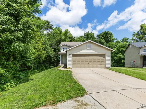 228 Sorrento Ln, Wentzville, MO 63385