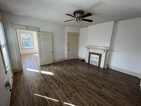 4th image of 1920 Delaware Ave #4