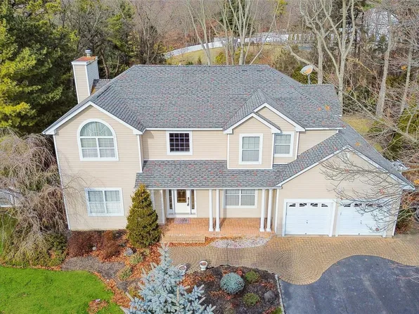 28 Enchanted Forest Road, Kings Park, NY 11754