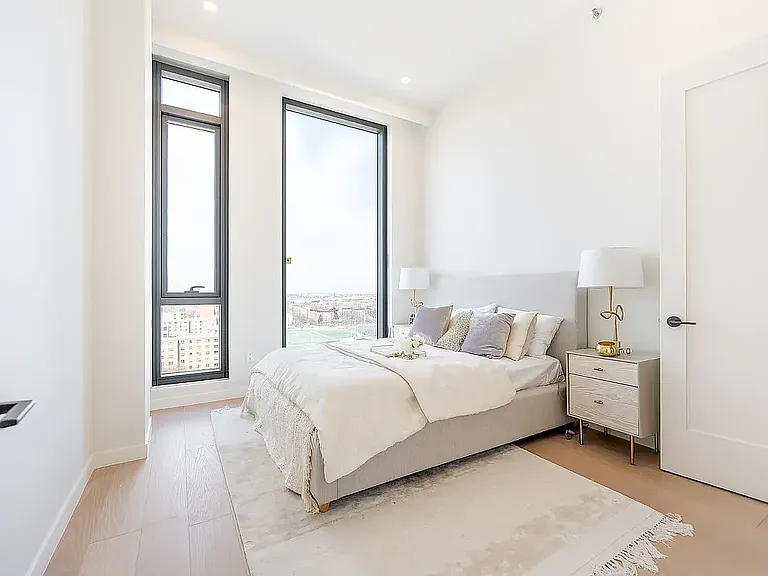 35-32 Leavitt St #12G — Photo 12