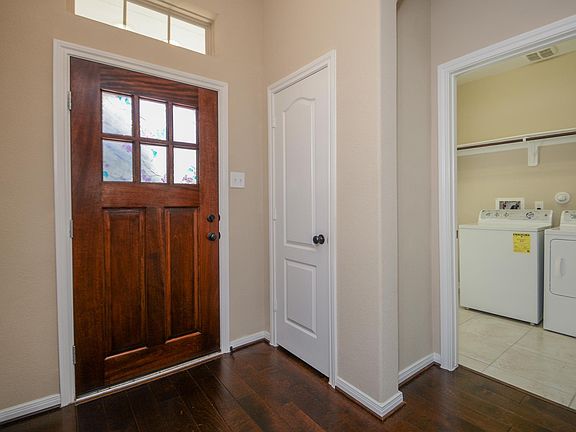 5th image of 118 N Heritage Mill Cir