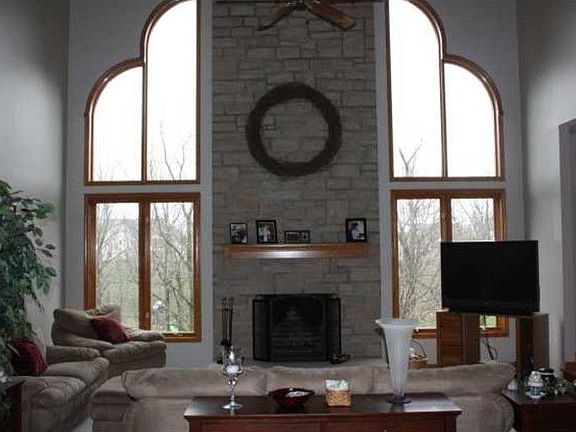 3rd image of 8600 Glen View Dr