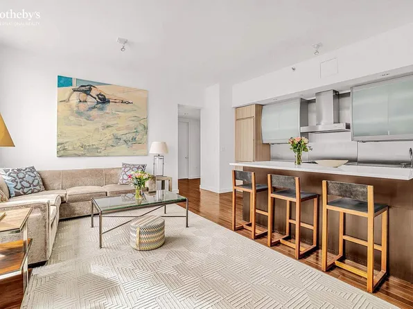 8 Union Sq S #2B, New York, NY 10003