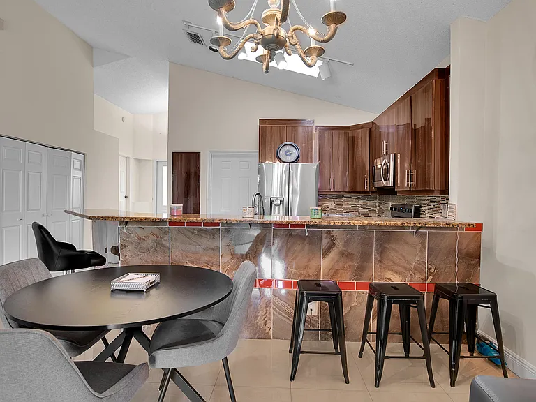 7705 Forest Green Ln — Photo 10