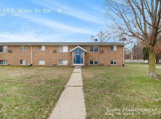 2352 30th St SW #8, Wyoming, MI 49519