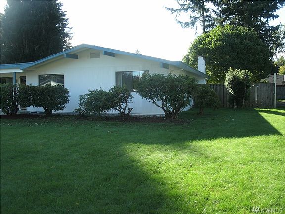 2nd image of 4021 15th Ct NE
