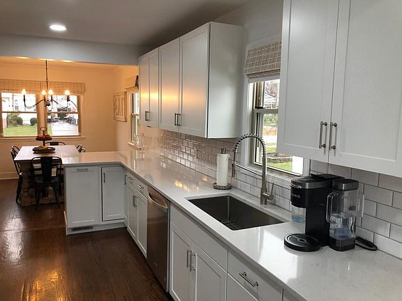 4th image of 2704 Delor Ave