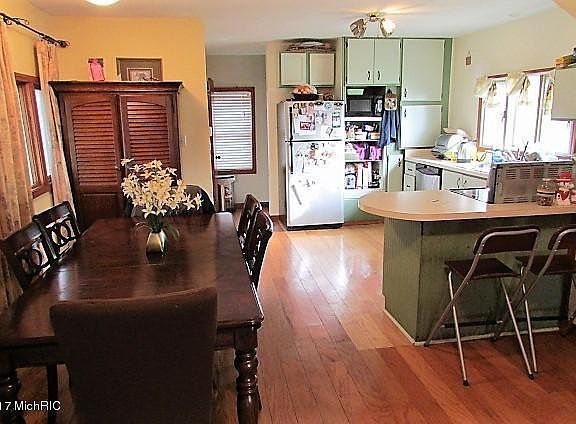 5th image of 2610 Lake Shore Dr