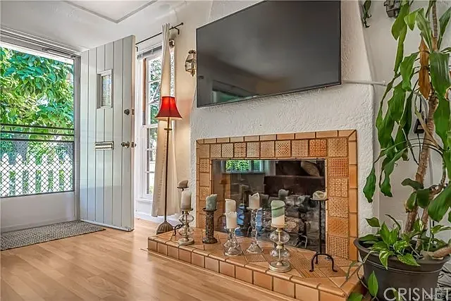 1 bed, 1050 sqft, $3,300 — Photo 4