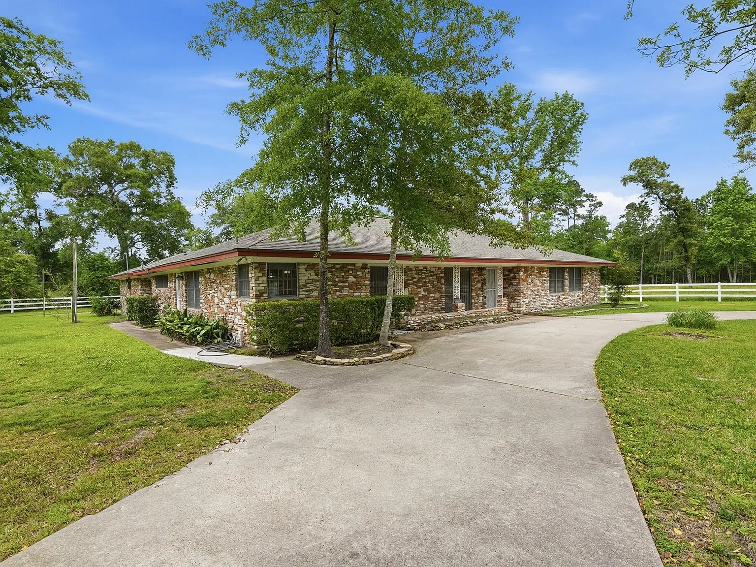 4 bed, 3.0 bath, 3040 sqft, $3,200 — Photo 3