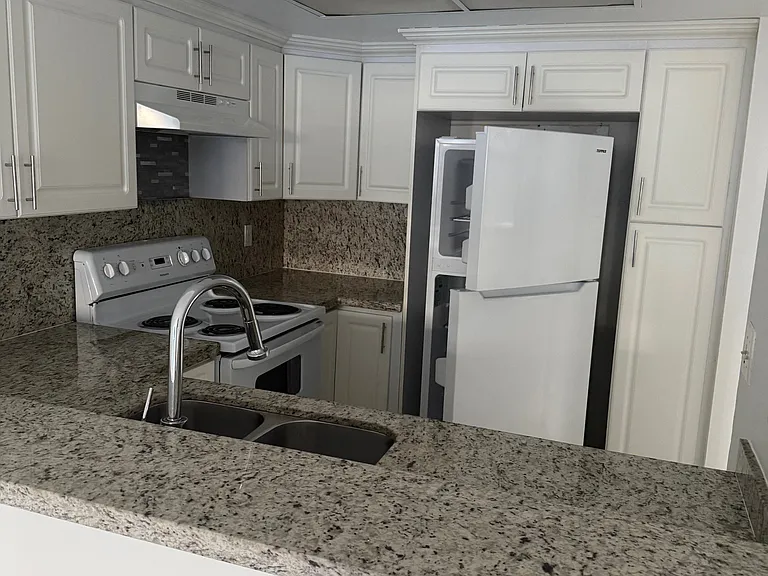 Sun Point Rentals — Photo 9