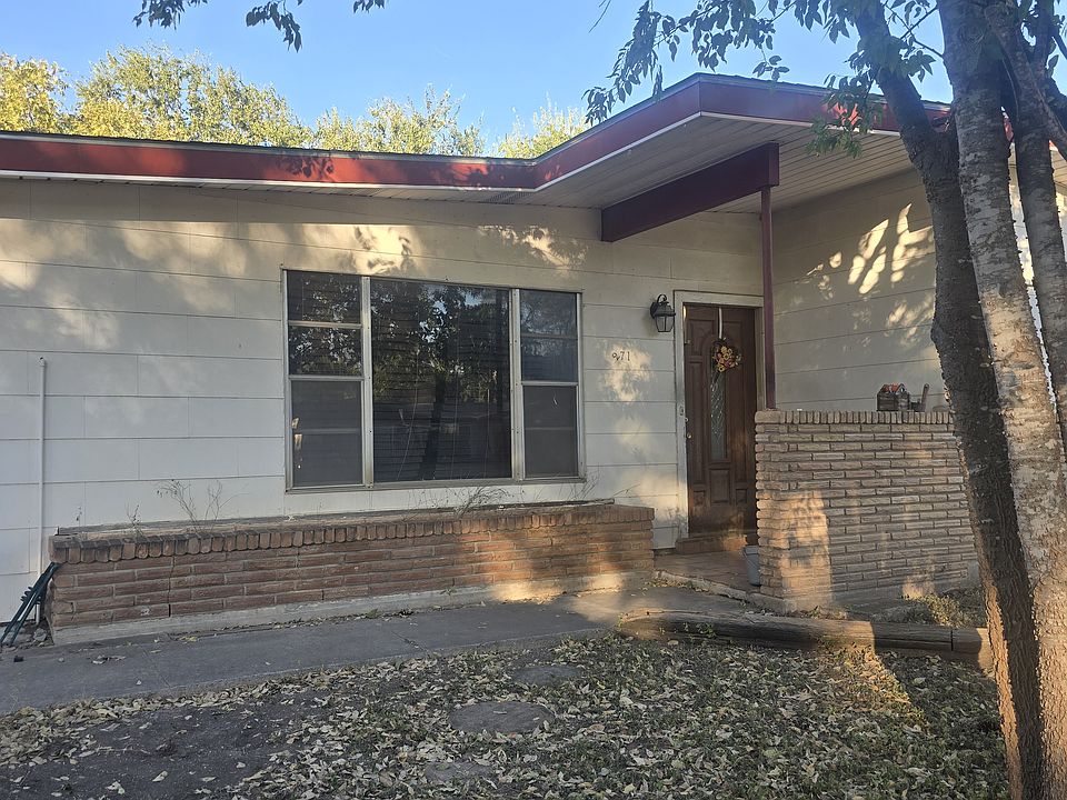 1st image of 271 Chesswood Dr