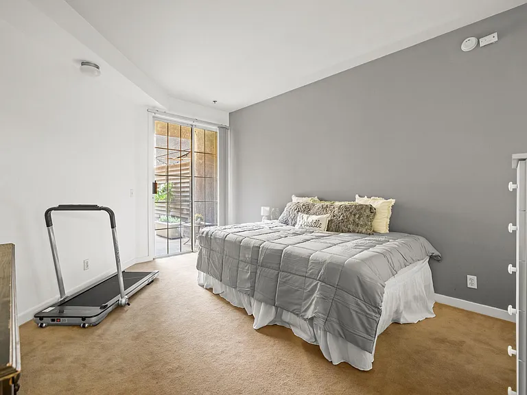 585 N Rossmore Ave #208 — Photo 11