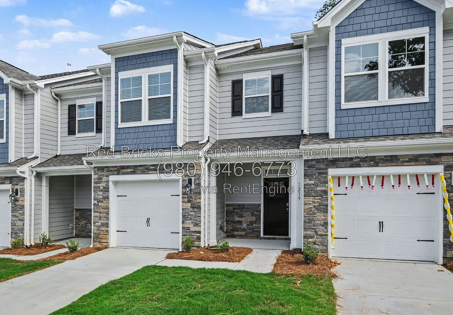 3 bed, 2.5 bath, 1699 sqft, $2,245 — Photo 3