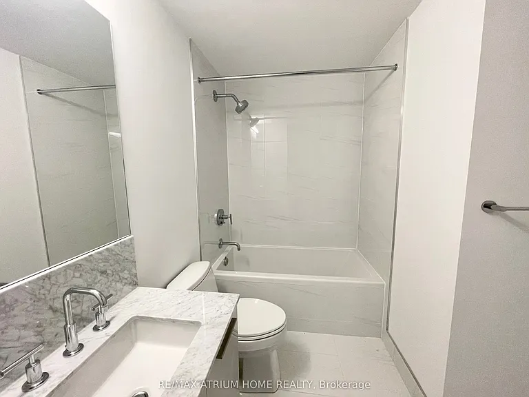 3 Gloucester St #4303 — Photo 27