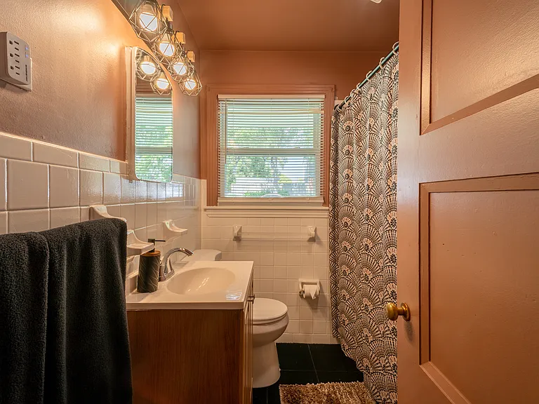 Fairlane Dr — Photo 19