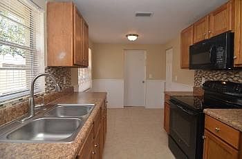 3rd image of 9102 Sandcroft Ct