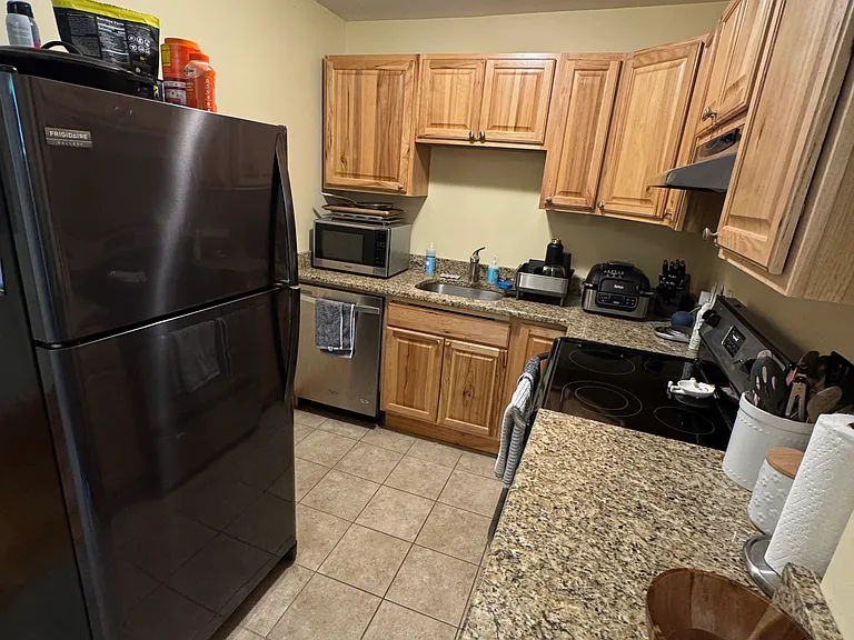 107 Middle St #2 — Photo 19