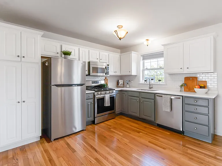 622 Royal View Dr — Photo 3