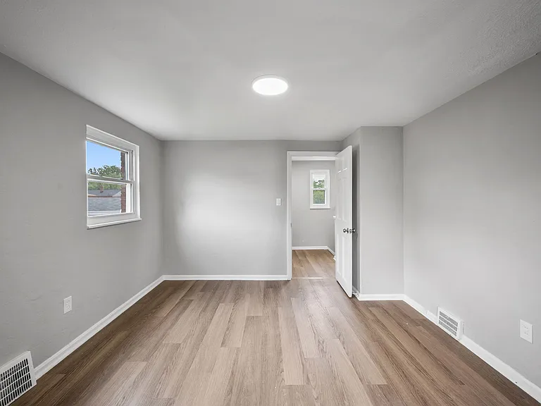 21001 Priday Ave — Photo 15