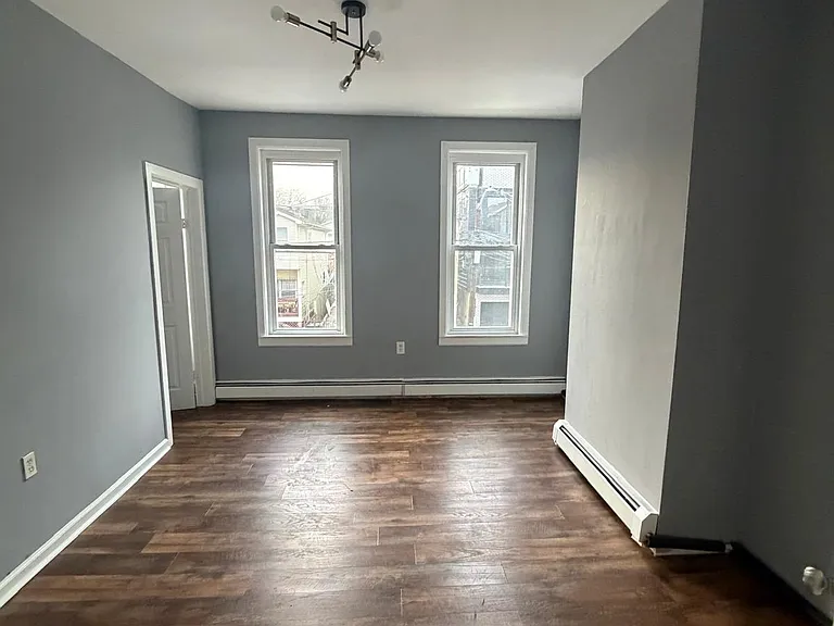 280 Hunterdon St #2 — Photo 2