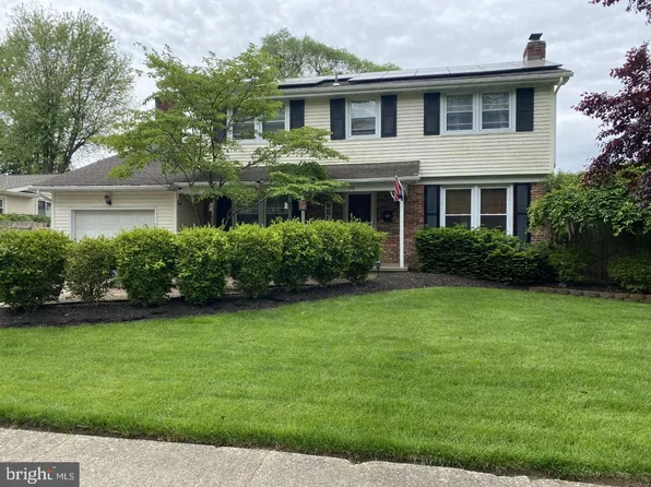 106 S Saint Andrews Dr, Mount Laurel, NJ 08054