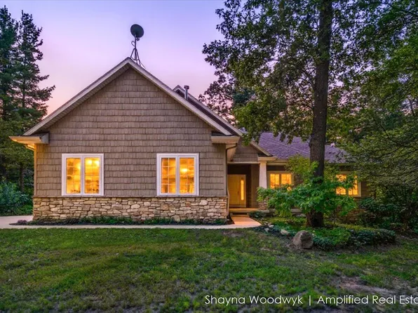 2856 Gulliford Dr SE, Lowell, MI 49331