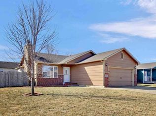 2555 E Cambridge Ct, Wichita, KS 67219