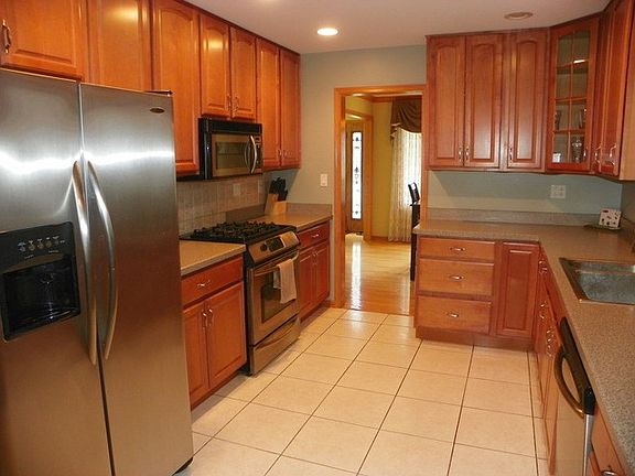 5th image of 9215 S Clifton Park Ave