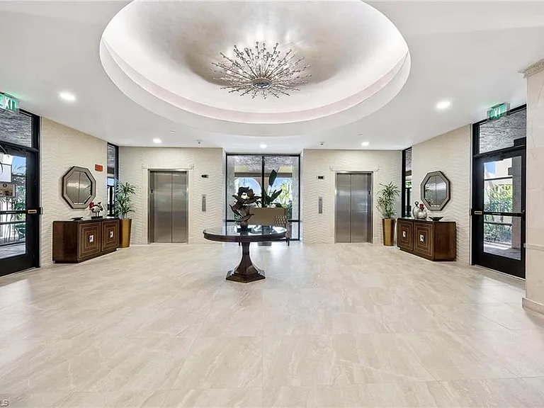 100 N Collier Blvd #Penthouse 5 — Photo 35
