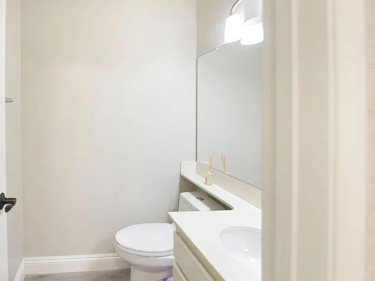 902 Creekside Dr — Photo 6