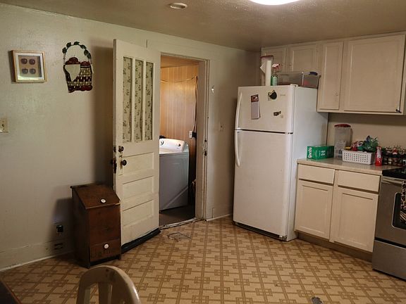 3rd image of 424 Meadowbrook Dr