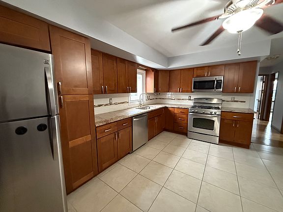 2nd image of 19 Beech St #1