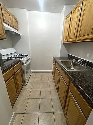 3rd image of 49 Seaman Ave #51