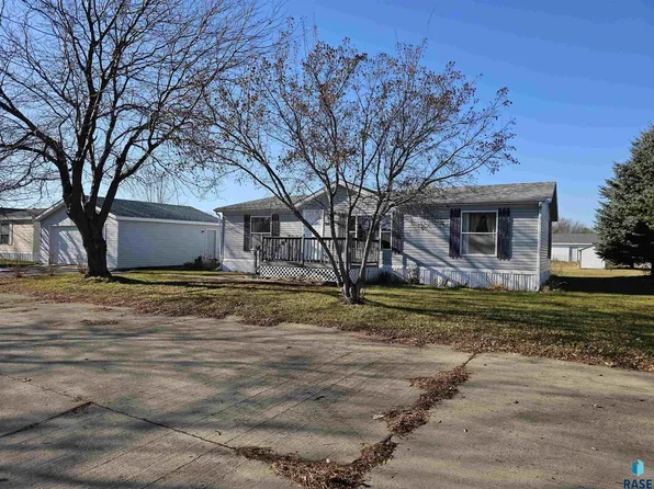 909 N Teal Pl, Sioux Falls, SD 57107