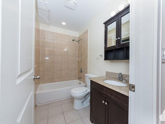 2nd image of 841 W Cornelia Ave #1516
