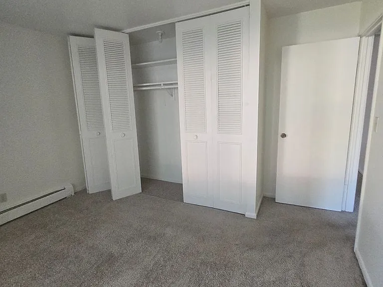 Mulford Park Apartments — Photo 15