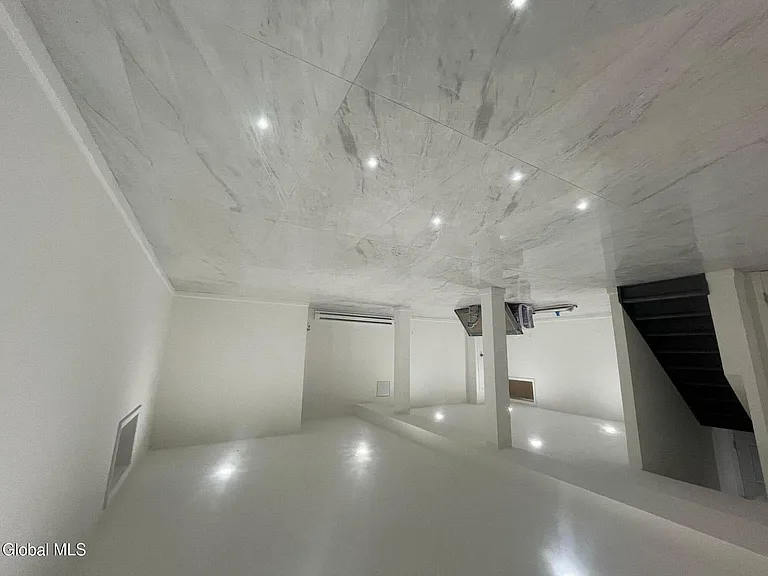 86 Hackett Blvd #2 — Photo 3