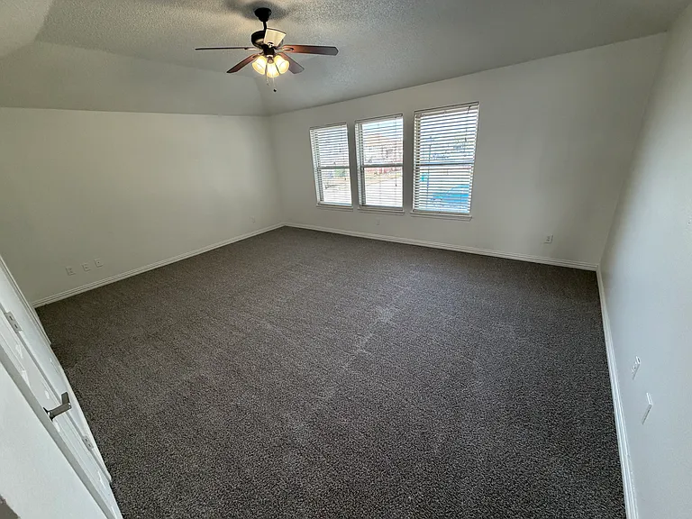 4022 Wiltshire Dr — Photo 2