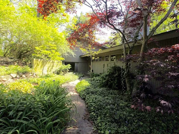 5063 N Adams Rd, Bloomfield Hills, MI 48304