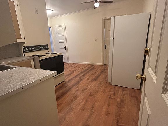 2nd image of 633 Broadway St S #B