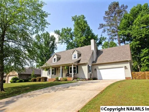 410 Cloverleaf Dr, Athens, AL 35611