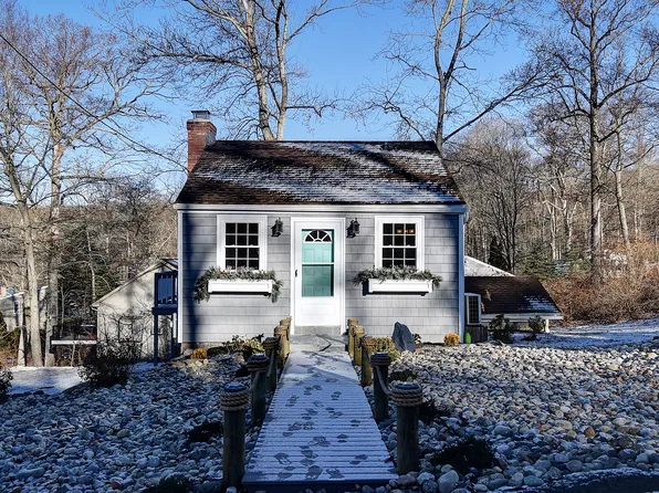 20 Seminole Trl, East Hampton, CT 06424