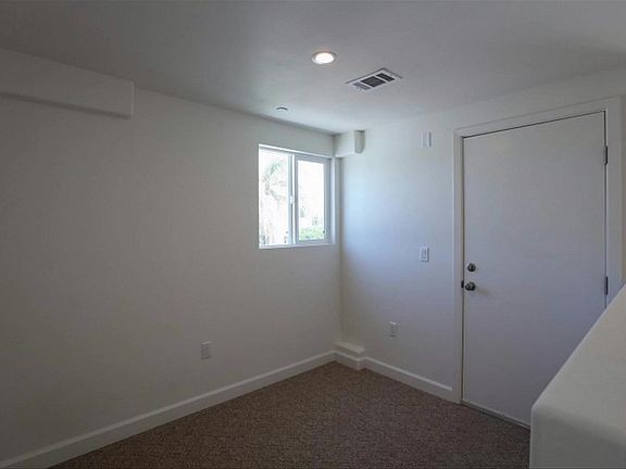 3rd image of 2585 S Sepulveda Blvd APT 7