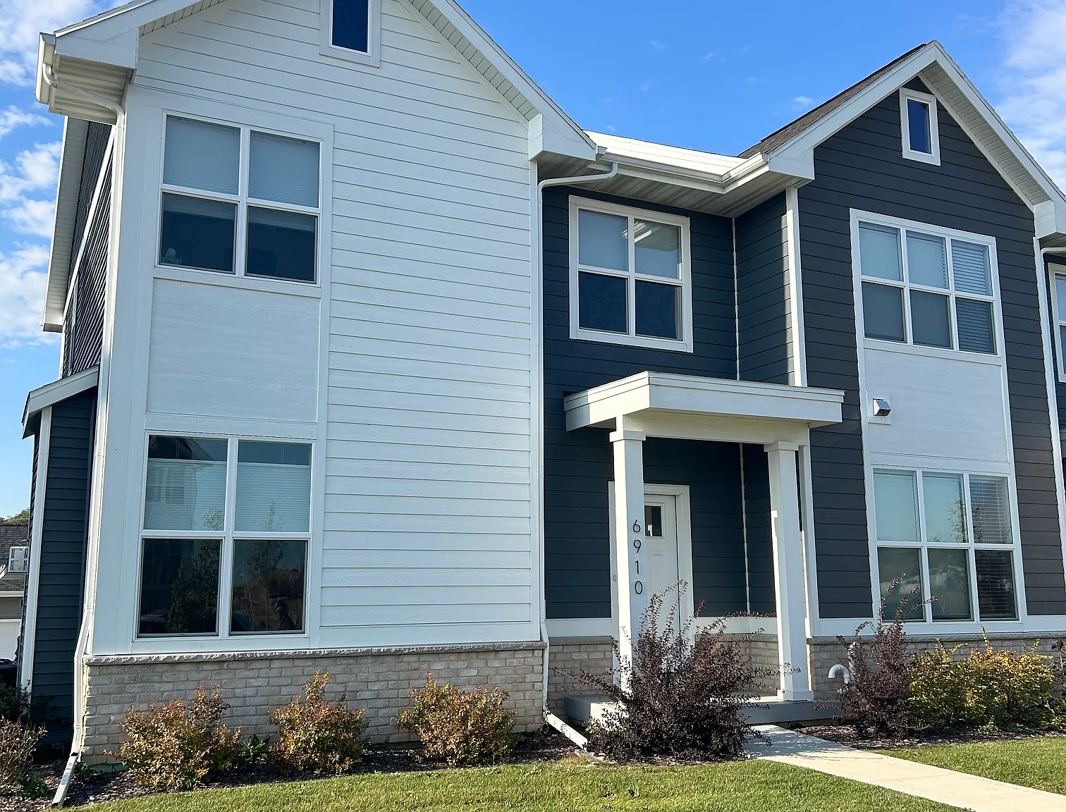 3 bed, 2.5 bath, 1432 sqft, $2,800 — Photo 2