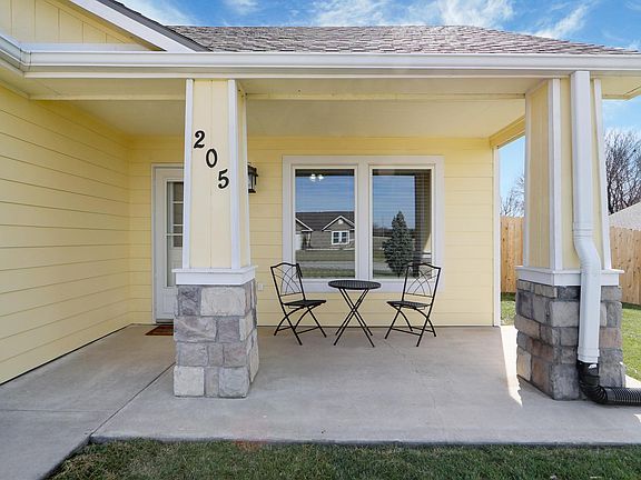 3rd image of 205 Bergsten Ct